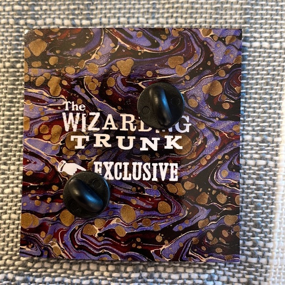 Harry Potter Living Death Potion Pin from Wizarding Trunk - Picture 2 of 3